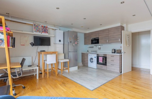 Kennington Apartment | Fantastically Located 2BD Studio in Kennington