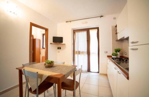 Mattinata House | Ferienwohnung ulivo mit Pool und Privatstrand