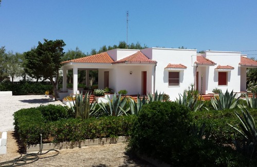 Pizzo Villa | GALLIPOLI LIDO PIZZO Villa 20 steps from the sea with tennis court
