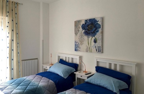 Taranto House | Hibiscus