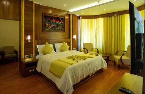 Moolakadai Hotel | Hill View Munnar