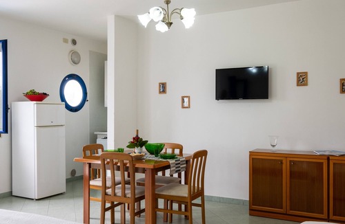 Otranto Apartment | Holiday Apartment "Gaia" with Air Conditioning and Balcony