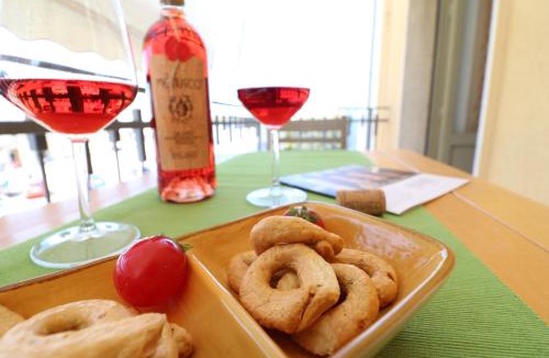 Otranto Apartment | Holiday Apartment With Wi-fi, Air Conditioning And Balcony; Parking Available;