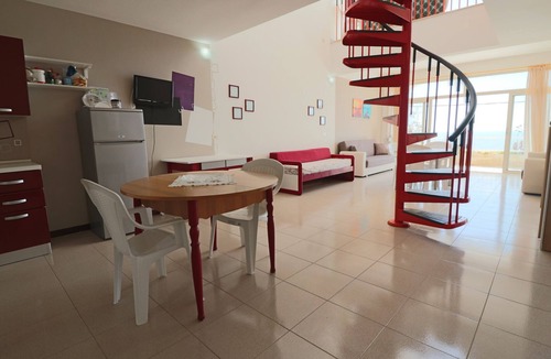 Santa Cesarea Terme House | Holiday Home 'Casa Nisea A Santa Cesarea Terme' with Private Terrace, Balcony and Air Conditioning