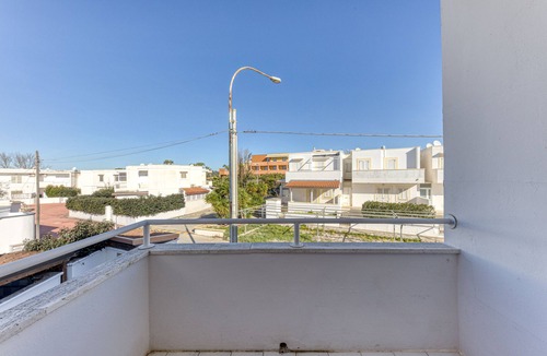 Lido Marini House | Holiday Home 'Appartamento A 50 M Dal Mare' with Balcony and Air Conditioning