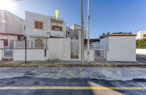 Lido Marini House | Holiday Home 'Appartamento A 50 M Dal Mare' with Balcony and Air Conditioning