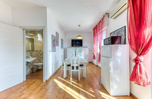 Torre Mozza House | Holiday Home 'Appartamento Fronte Mare' with Air Conditioning