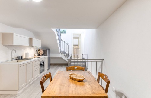 Alessano House | Holiday Home 'Casa Don Paolo 2' with Private Terrace, Wi-Fi and Air Conditioning