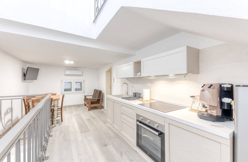 Alessano House | Holiday Home 'Casa Don Paolo 2' with Private Terrace, Wi-Fi and Air Conditioning
