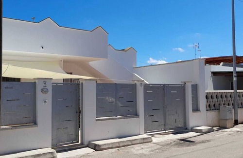 Torre Rinalda House | Holiday Home 'Casa Vacanze Al Civico 23' with Terrace & Air Conditioning