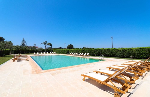Otranto House | Holiday Home 'Casa Nero D Avola A Otranto' with Shared Pool, Wi-Fi and Air Conditioning