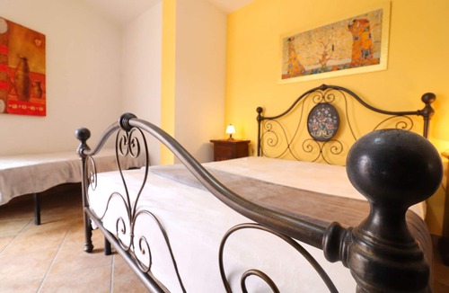 Otranto House | Holiday Home 'Casa Samira A Otranto' with Balcony and Air Conditioning
