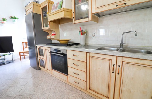 Otranto House | Holiday Home 'Casa Vacanze Jasmine A Otranto' with Balcony, Wi-Fi and Air Conditioning