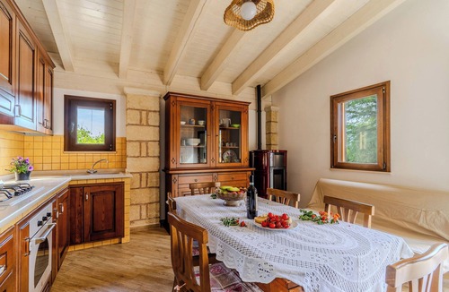 Depressa House | Holiday Home 'Il Bilo Di Giuseppe 458' with Shared Garden and Air Conditioning