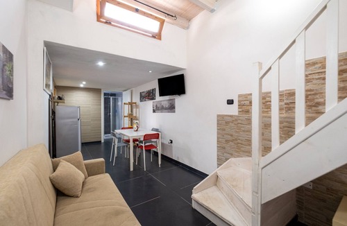 Sant'Isidoro House | Holiday Home 'Villa Gaudì - Mallorca' with Private Terrace, Wi-Fi and Air Conditioning