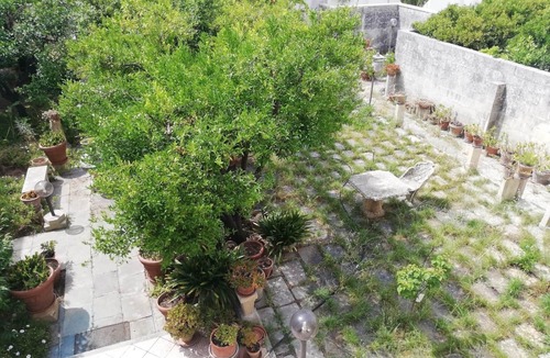 Centro Storico Apartment | HOLIDAY HOUSE WITH LARGE GARDEN CENTRAL SWEATER AREA (LE)