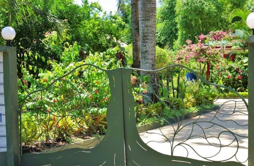 Foulpointe Apartment | Homerez - Studio for 2 ppl. with sea view, garden and terrace at Foulpointe
