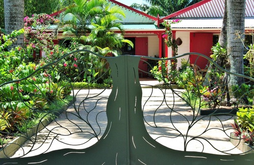 Foulpointe Apartment | Homerez - Studio for 2 pers. with sea view and garden in Foulpointe