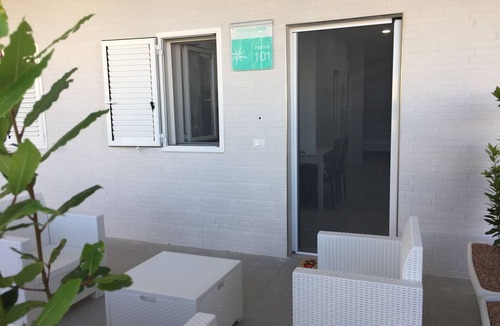 Chiesiola House | House in the village facing the sea