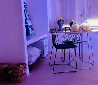 Acquaviva delle Fonti Bed & Breakfast | Hydria Guest House Art Gallery Dimora d artista con terrazza e vasca idromassaggio nel cuore del borgo antico Artists Home with terrace and jacuzzi in the heart of the old town