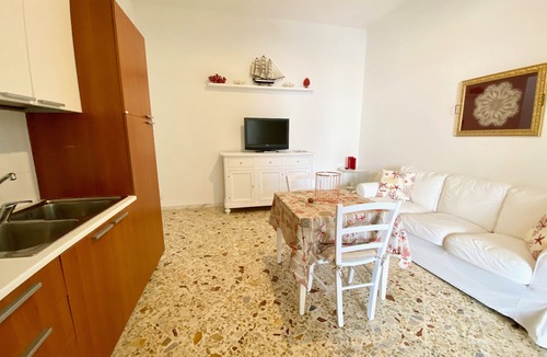 Roca Vecchia House | Il Marinaio 3 - Apartment with veranda 80 meters from the sea, 5 sleeps