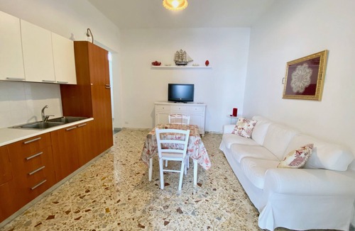 Roca Vecchia House | Il Marinaio 3 - Apartment with veranda 80 meters from the sea, 5 sleeps