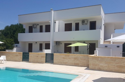 Torre dell'Orso House | Vacation Home Villa Piscina 24 Posti Letto with Balcony, A/C, Garden, Pool & Terrace