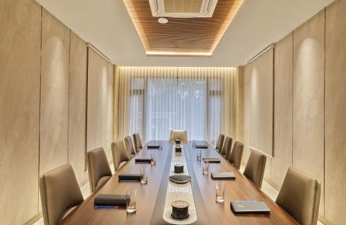 Kuravilangad Hotel | JP Crowne Regency