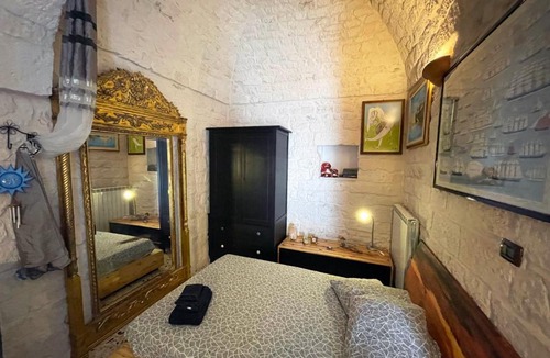 Ceglie Messapica House | La Casa in pietra