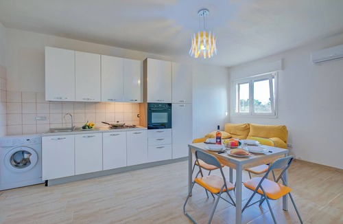Manduria Apartment | Le Bianche Apt 2 with Garden near The Sea