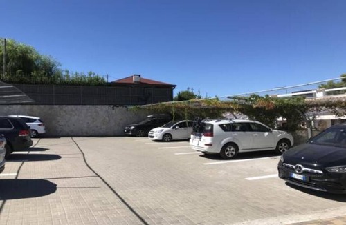 Defensola Condo | Lovely 3-bedroom, 3-bathroom ground floor apartment - Sfinale