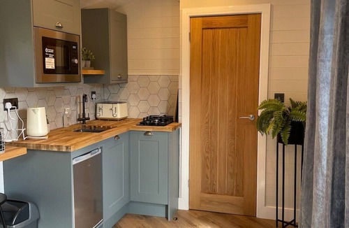 Llangollen Cabin | Luxurious Canal-side mini lodge in Llangollen.