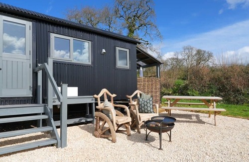 Sidmouth Cabin | Luxurious Hut with Outdoor Bath & Sea Views
