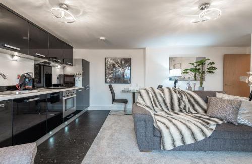 Diglis Apartment | Luxurious river view apartment with terrace