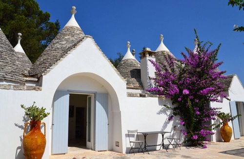 Martina Franca House | Luxurious Trullo and Villa. Ideal for Families - Fenced Pool. Great Location.
