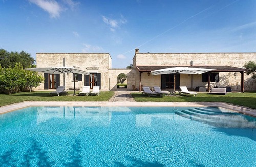 Carpignano Salentino House | Masseria La Rosa Luxury Villa in Puglia with pool