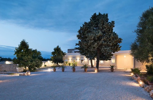 Ceglie Messapica Cottage | Masseria Il Mandorlo Fiorito x 8 The Most Beautiful in Itria Valley Private Pool.