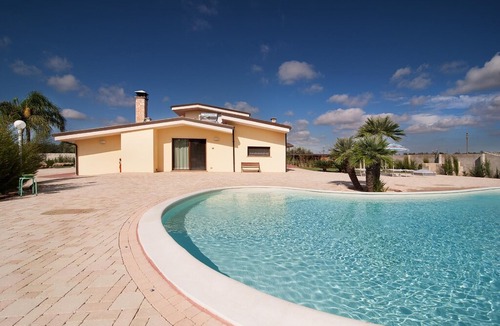 Melissano Villa | Meadow Luxury Villa - Four Bedroom Villa, Sleeps 12