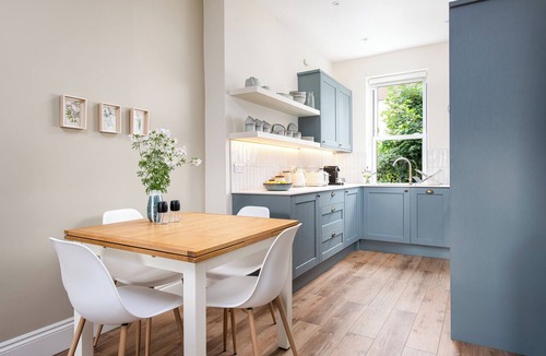 Cotham Apartment | Modern 2BR Flat | Walk to Clifton | Free Parking