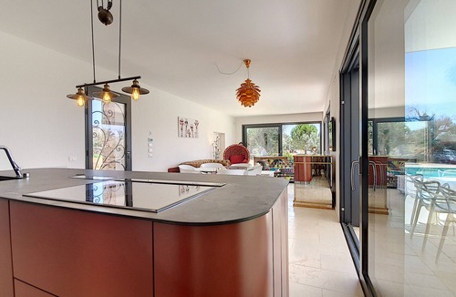Marina di Felloniche Villa | Modern 5-star villa, heated pool 1km from the sea