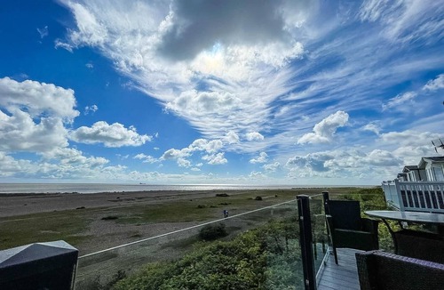 Kessingland House | Modern caravan with beautiful seaviews in Suffolk! ref 90023SV