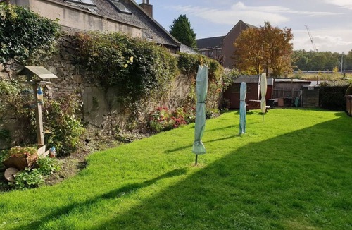 West End Apartment | Modern flat near Murrayfield Stadium, sleeps 4