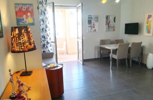 Otranto House | Modern Holiday Apartment With Wi-fi, Air Conditioning And Balcony; Pets Allowed