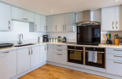 Bude House | Modern, luxury and spacious - A great place for family and friends to relax!