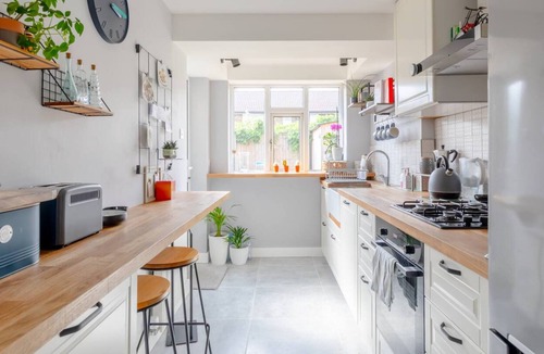 Custom House House | Modern & Spacious 3BD House - Canning Town