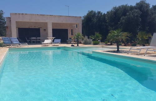 Ostuni Villa | Modern Villa, Pool, Air Cond., Veranda, BBQ, outdoor Kitchen, outrdoor Shower