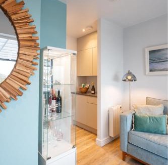 Hele Apartment | North Devon Resort - One Bedroom Vista Seaview with Hot Tub!