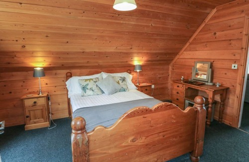 Bridgetown Cabin | Pine in Dolton, Devon. 3 bed.