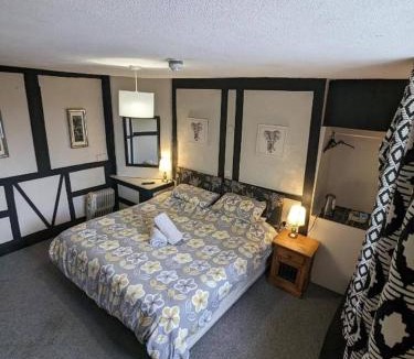 Shepton Mallet House | Prestleigh inn - great to stay