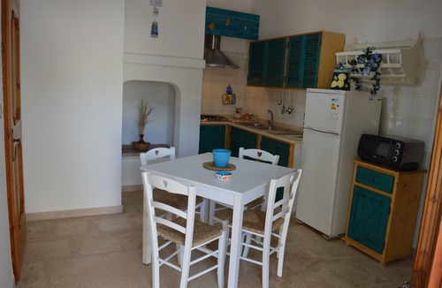 Marina di Felloniche Villa | Pretty villa a stone's throw from the sea with 6 beds, two bedrooms and two bathrooms